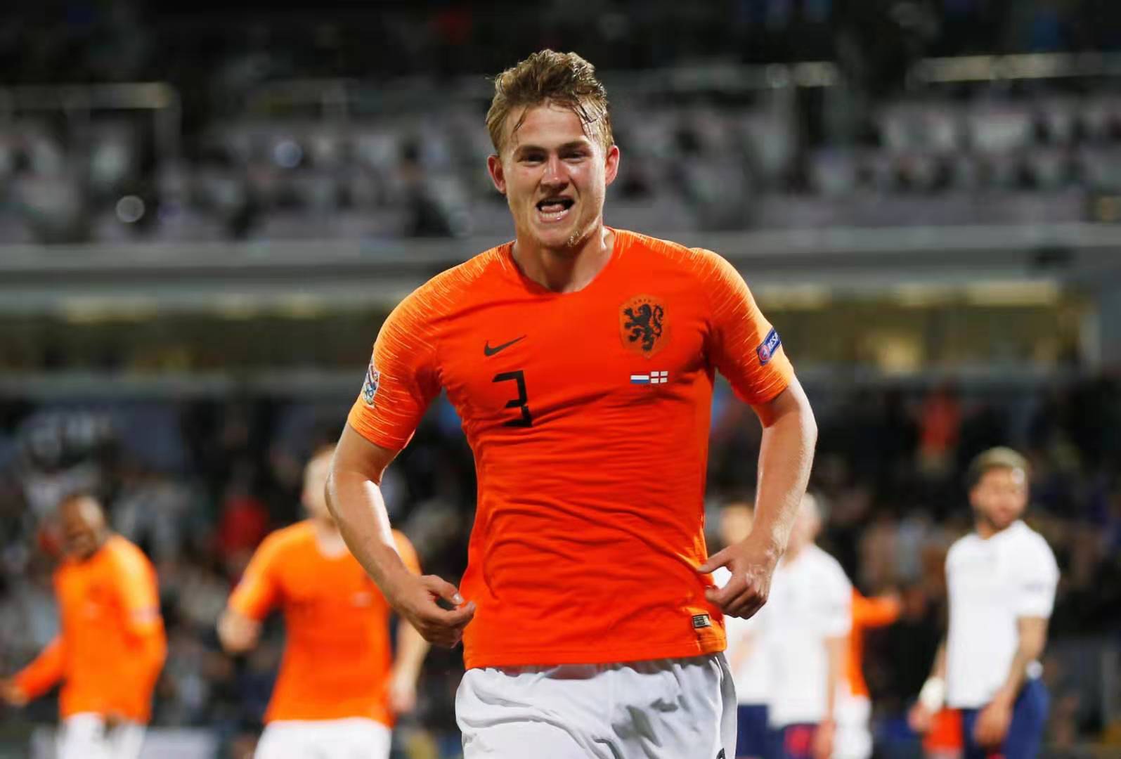 那不勒斯力克瓦伦西亚,德利赫特高光表现 那不勒斯力克瓦伦西亚,德利赫特高光表现